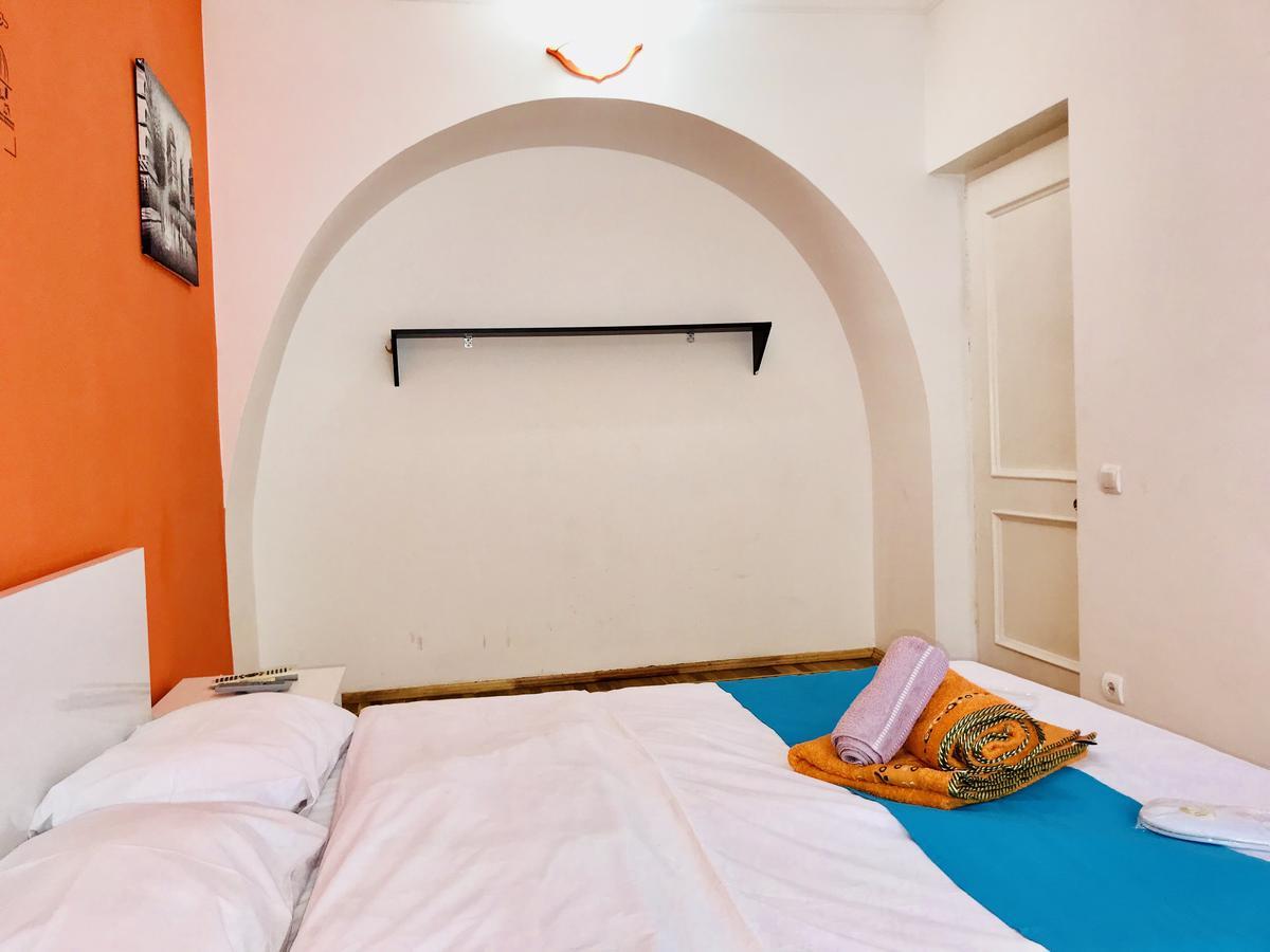 Check-In Apartment Near Fountain Square Vidadi Str Баку Экстерьер фото